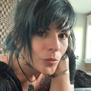 Meet your Posher, Alyx